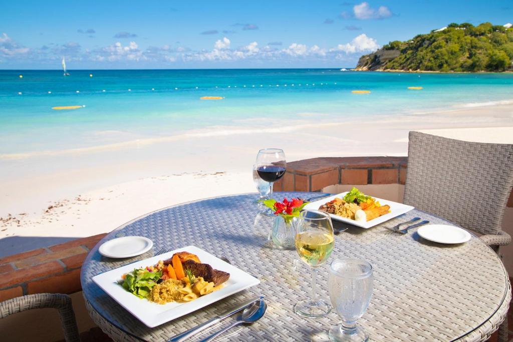 ไพน์ แอปเปิล บีช คลับ - ออล อินคลูซีฟ - สำหรับผู้ใหญ่เท่านั้น Hotel Long Bay ภายนอก รูปภาพ